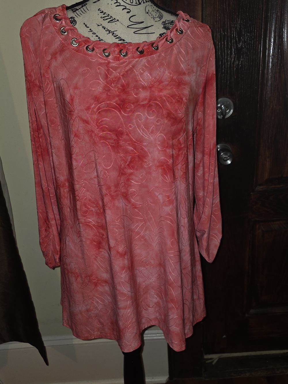 new directions Coral Lace-Up Grommet Tunic Large